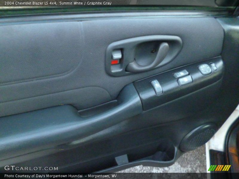 Summit White / Graphite Gray 2004 Chevrolet Blazer LS 4x4