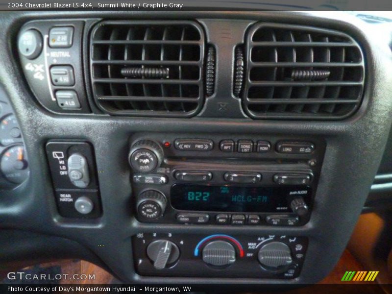 Summit White / Graphite Gray 2004 Chevrolet Blazer LS 4x4