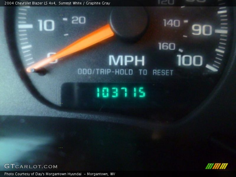 Summit White / Graphite Gray 2004 Chevrolet Blazer LS 4x4