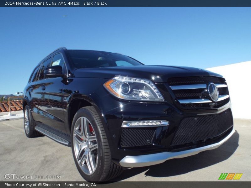 Front 3/4 View of 2014 GL 63 AMG 4Matic