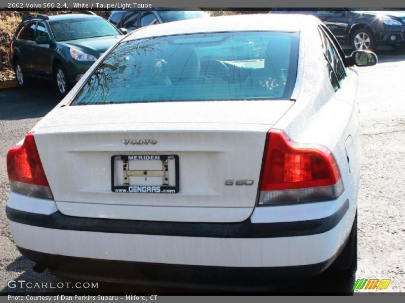 White / Taupe/Light Taupe 2002 Volvo S60 2.4