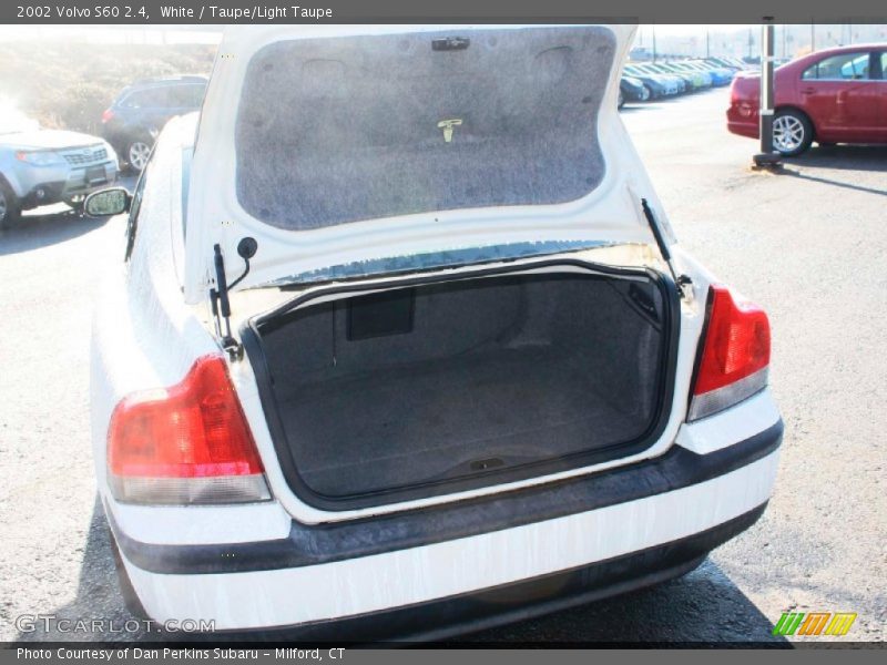 White / Taupe/Light Taupe 2002 Volvo S60 2.4