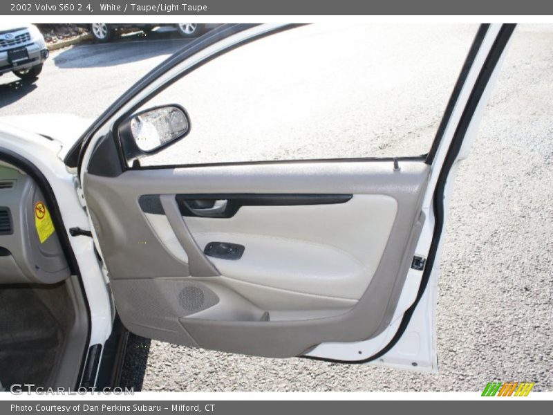 White / Taupe/Light Taupe 2002 Volvo S60 2.4