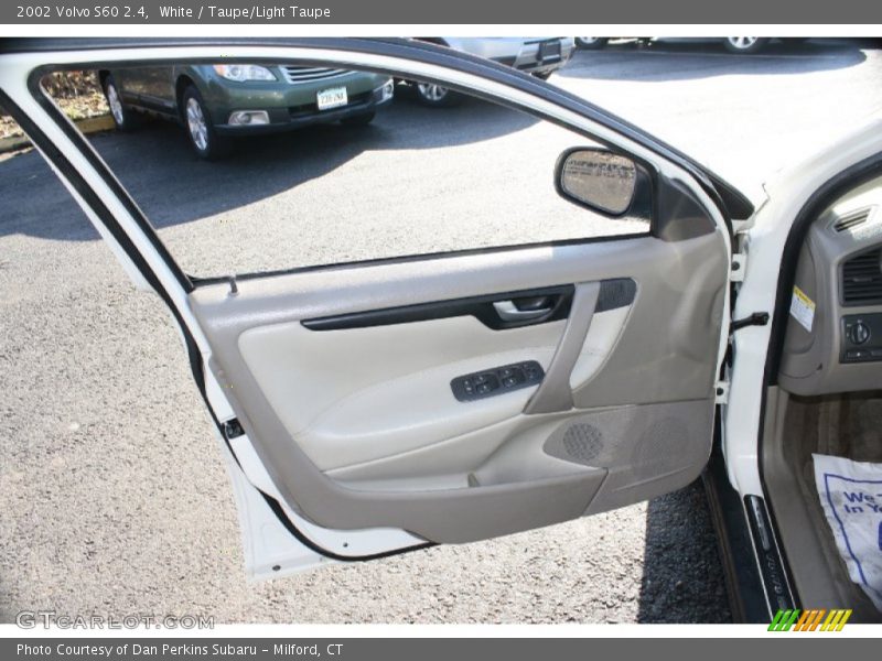 White / Taupe/Light Taupe 2002 Volvo S60 2.4