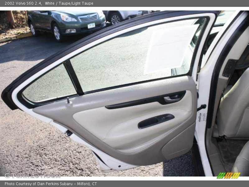 White / Taupe/Light Taupe 2002 Volvo S60 2.4