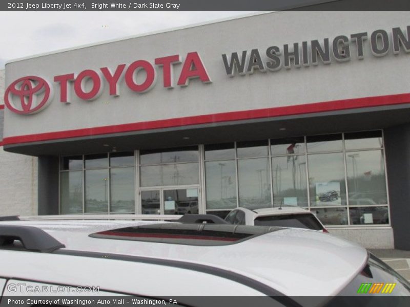 Bright White / Dark Slate Gray 2012 Jeep Liberty Jet 4x4
