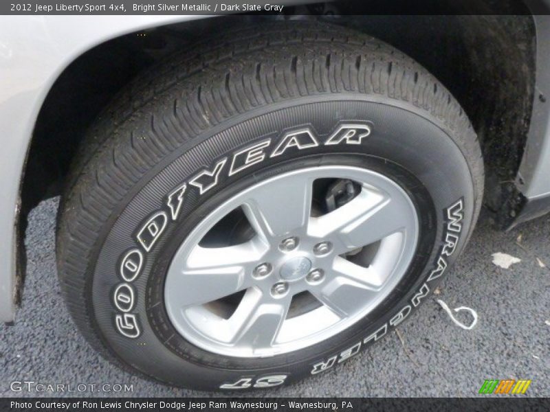 Bright Silver Metallic / Dark Slate Gray 2012 Jeep Liberty Sport 4x4