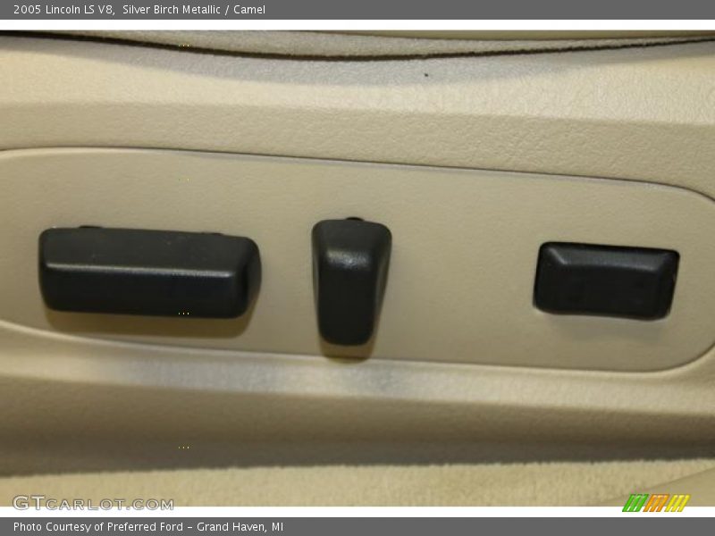 Silver Birch Metallic / Camel 2005 Lincoln LS V8