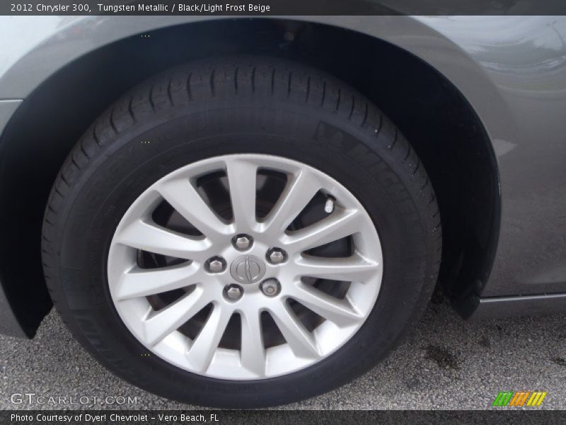 Tungsten Metallic / Black/Light Frost Beige 2012 Chrysler 300