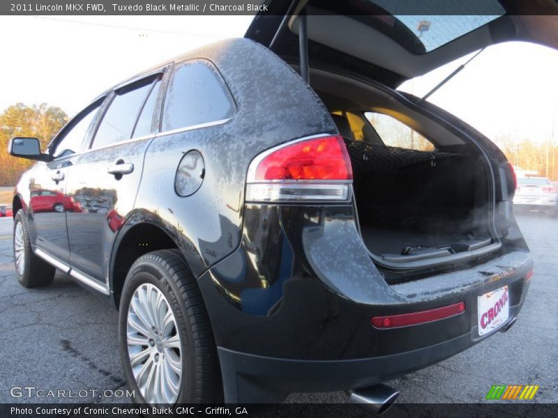 Tuxedo Black Metallic / Charcoal Black 2011 Lincoln MKX FWD