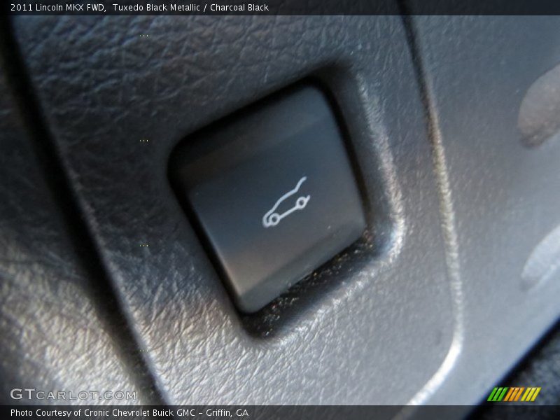 Tuxedo Black Metallic / Charcoal Black 2011 Lincoln MKX FWD