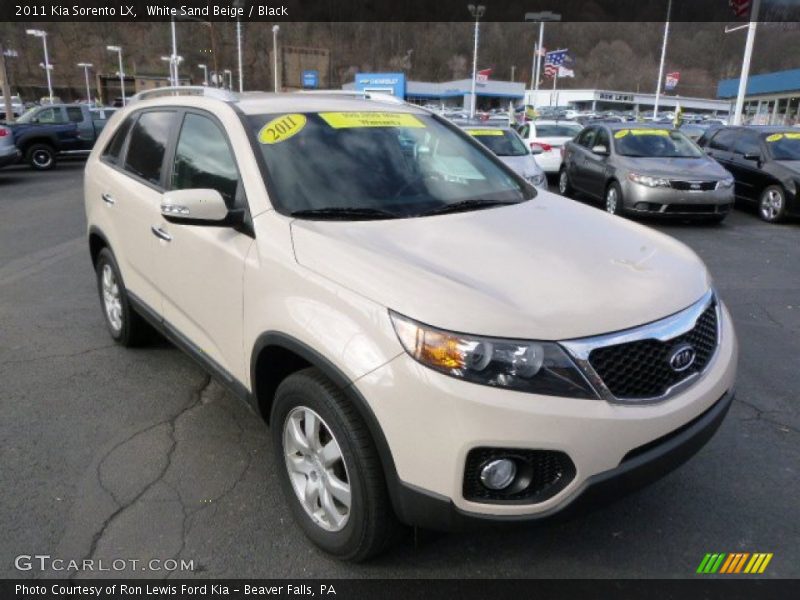 Front 3/4 View of 2011 Sorento LX