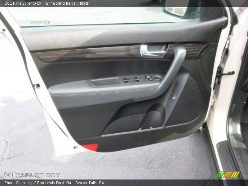 White Sand Beige / Black 2011 Kia Sorento LX
