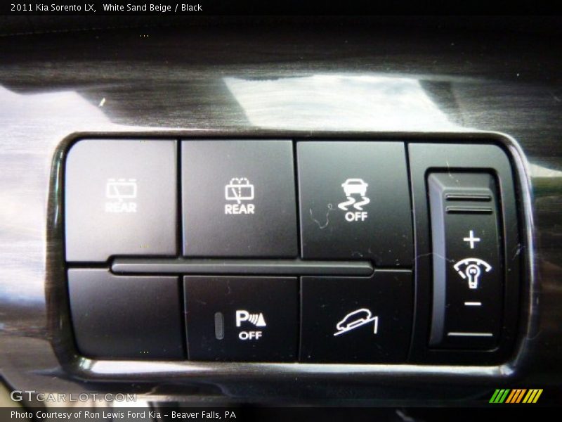 White Sand Beige / Black 2011 Kia Sorento LX