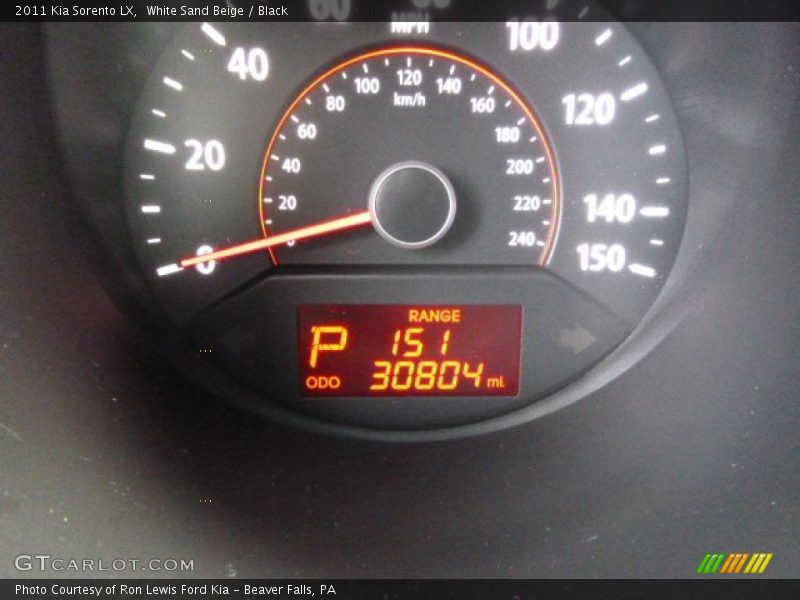 White Sand Beige / Black 2011 Kia Sorento LX