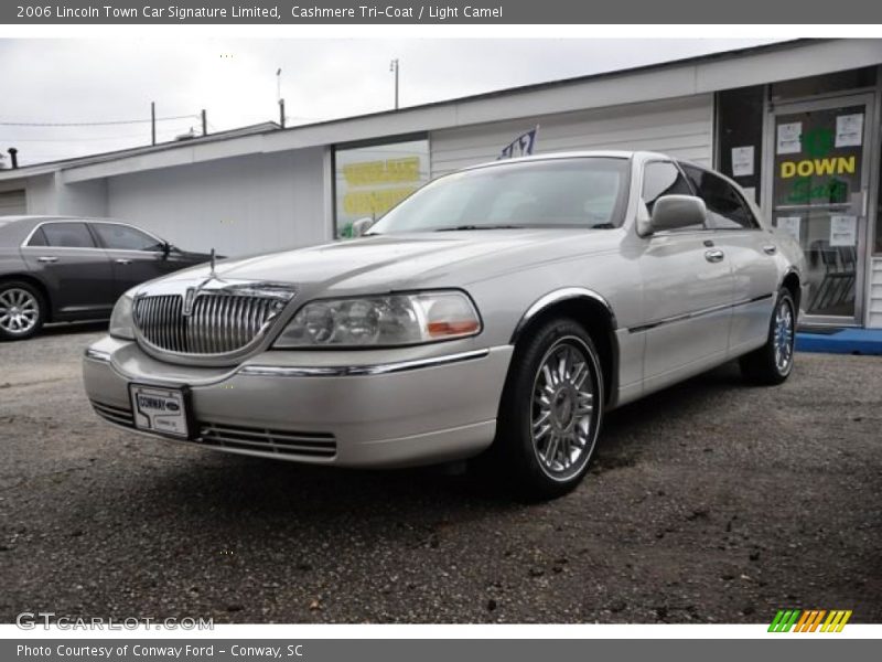 Cashmere Tri-Coat / Light Camel 2006 Lincoln Town Car Signature Limited