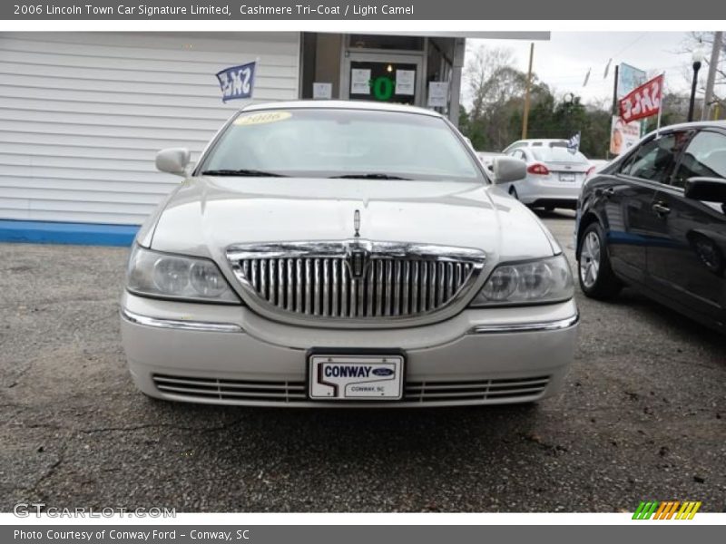 Cashmere Tri-Coat / Light Camel 2006 Lincoln Town Car Signature Limited