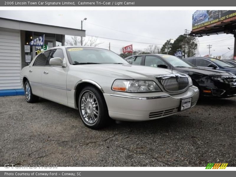 Cashmere Tri-Coat / Light Camel 2006 Lincoln Town Car Signature Limited