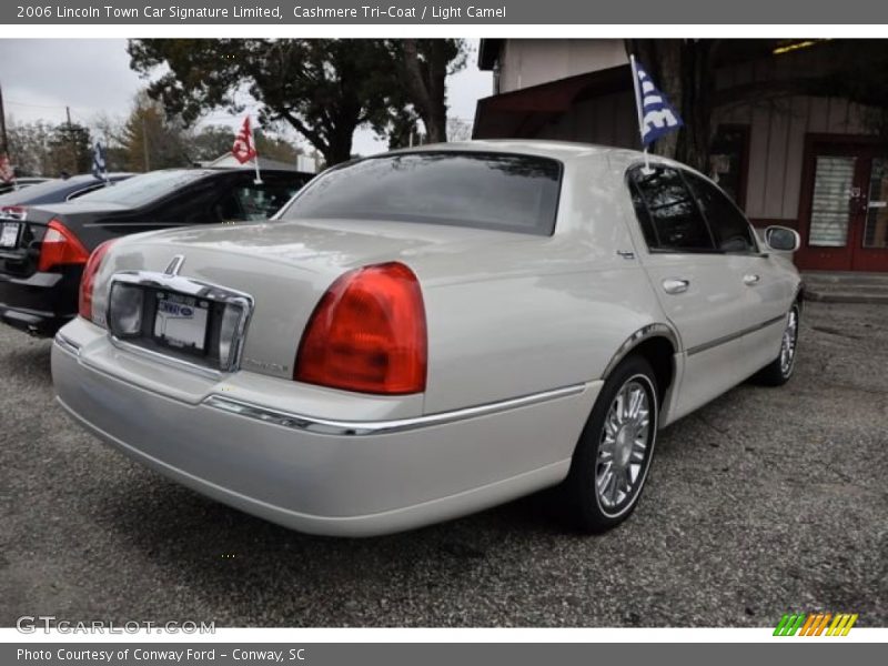 Cashmere Tri-Coat / Light Camel 2006 Lincoln Town Car Signature Limited