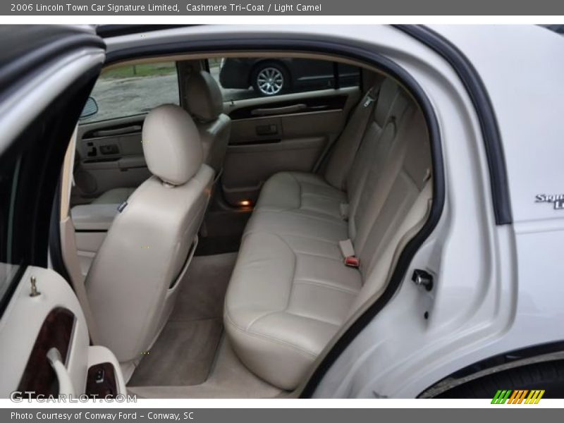 Cashmere Tri-Coat / Light Camel 2006 Lincoln Town Car Signature Limited