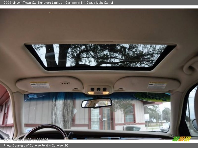 Cashmere Tri-Coat / Light Camel 2006 Lincoln Town Car Signature Limited