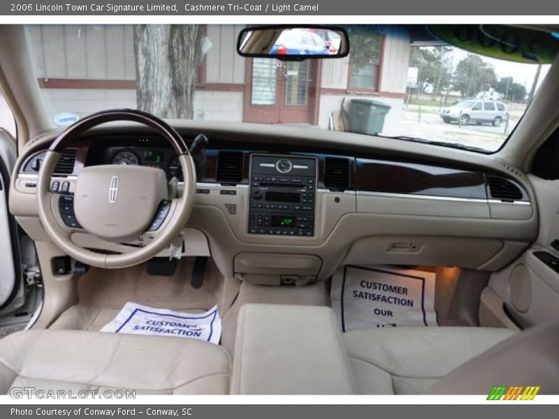 Cashmere Tri-Coat / Light Camel 2006 Lincoln Town Car Signature Limited