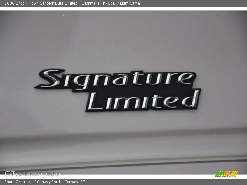 Cashmere Tri-Coat / Light Camel 2006 Lincoln Town Car Signature Limited