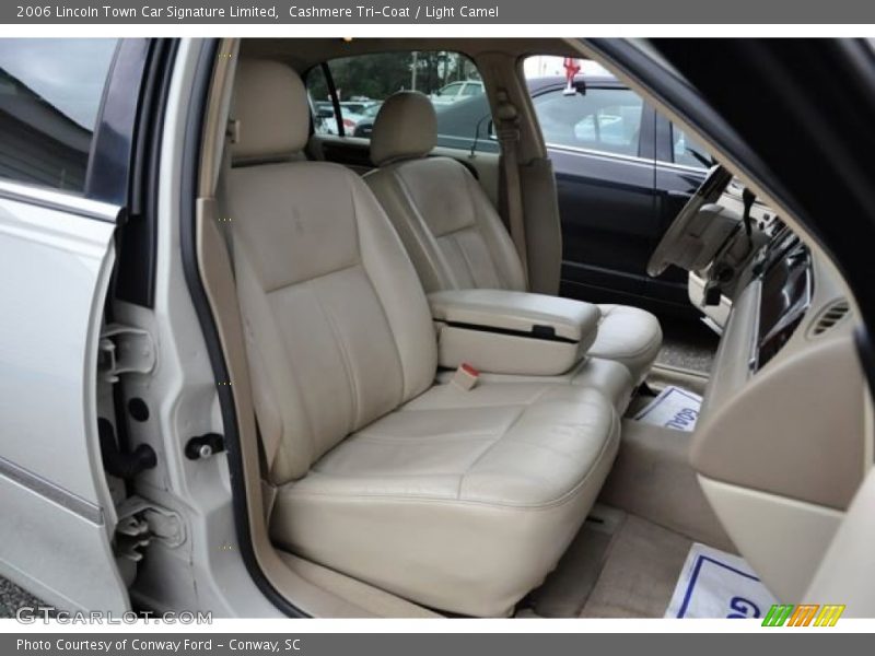 Cashmere Tri-Coat / Light Camel 2006 Lincoln Town Car Signature Limited
