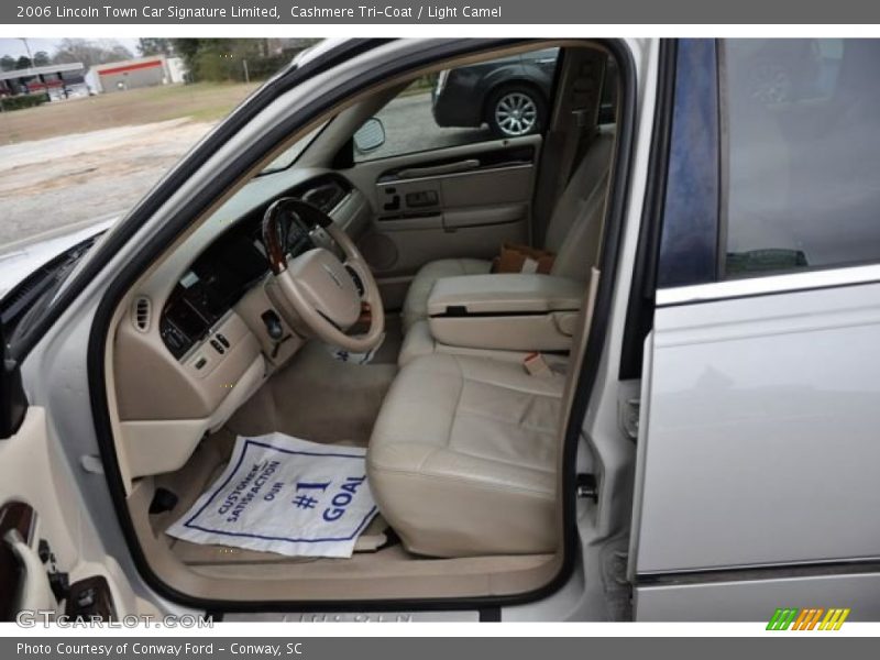 Cashmere Tri-Coat / Light Camel 2006 Lincoln Town Car Signature Limited
