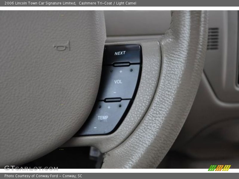 Cashmere Tri-Coat / Light Camel 2006 Lincoln Town Car Signature Limited