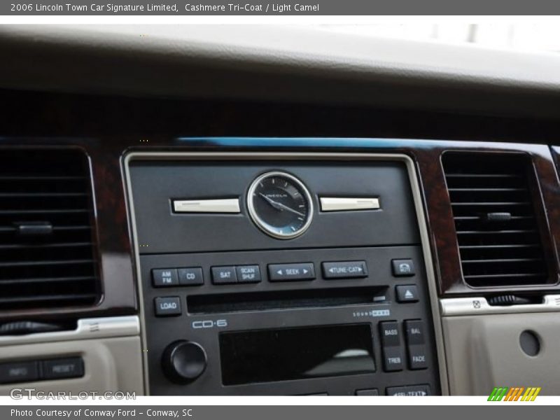 Cashmere Tri-Coat / Light Camel 2006 Lincoln Town Car Signature Limited
