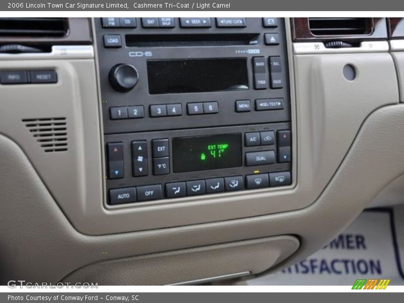 Cashmere Tri-Coat / Light Camel 2006 Lincoln Town Car Signature Limited