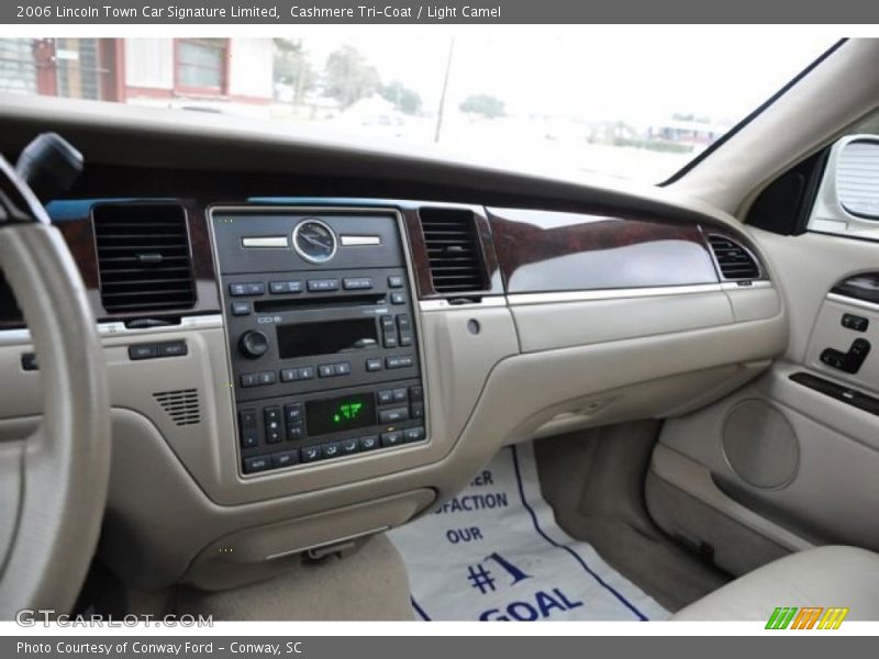 Cashmere Tri-Coat / Light Camel 2006 Lincoln Town Car Signature Limited