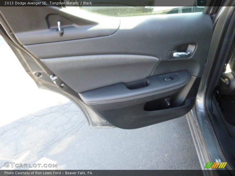 Tungsten Metallic / Black 2013 Dodge Avenger SE