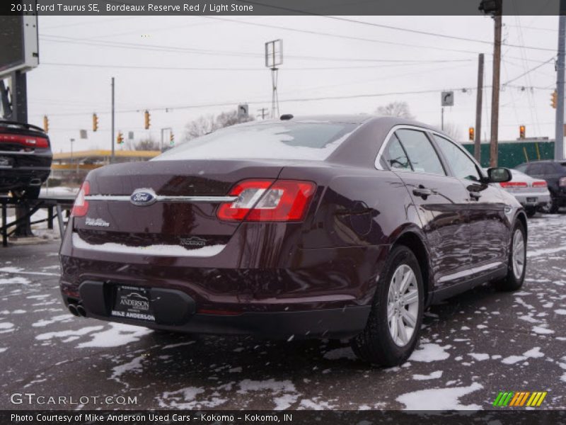 Bordeaux Reserve Red / Light Stone 2011 Ford Taurus SE
