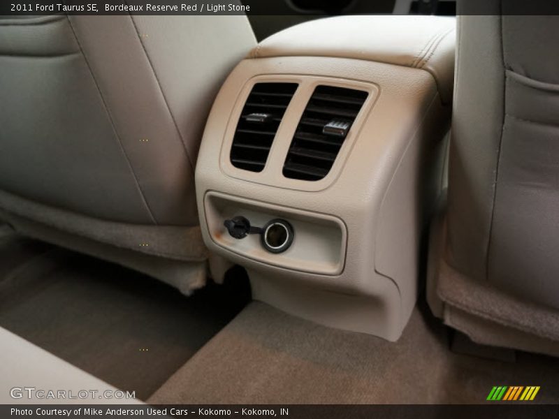Bordeaux Reserve Red / Light Stone 2011 Ford Taurus SE