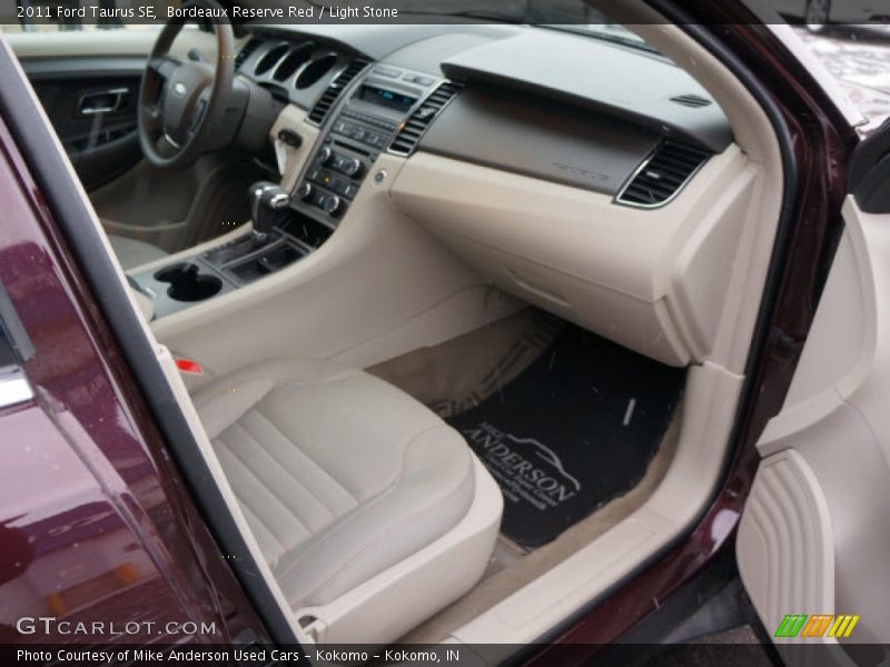 Bordeaux Reserve Red / Light Stone 2011 Ford Taurus SE