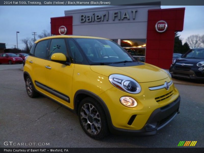 Giallo (Yellow) / Black/Marrone (Black/Brown) 2014 Fiat 500L Trekking