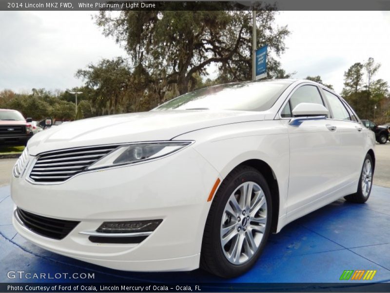 Front 3/4 View of 2014 MKZ FWD