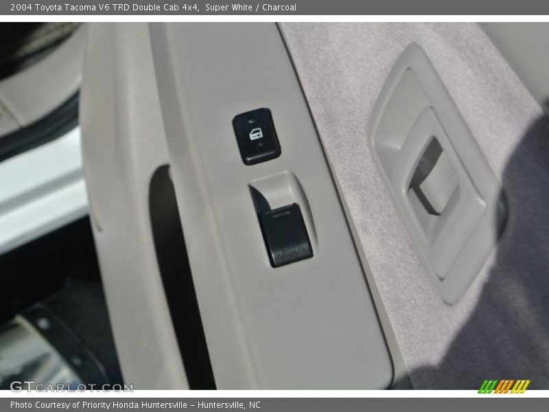 Super White / Charcoal 2004 Toyota Tacoma V6 TRD Double Cab 4x4