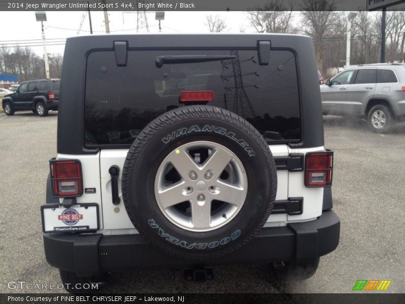 Bright White / Black 2014 Jeep Wrangler Unlimited Sport S 4x4