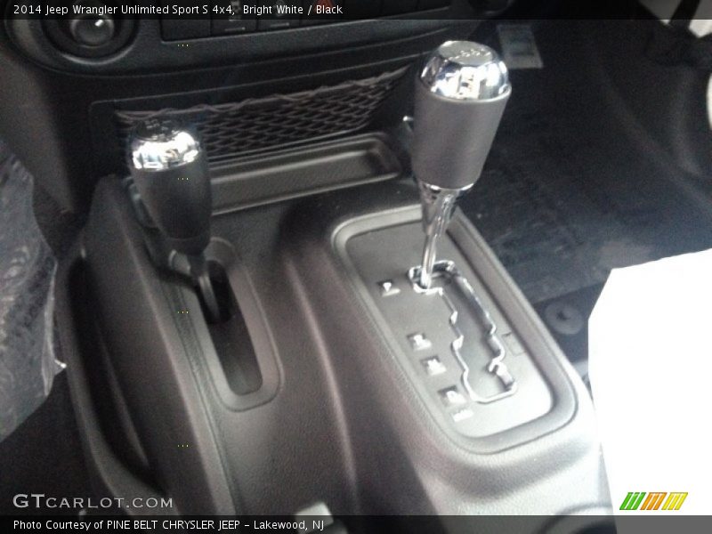 Bright White / Black 2014 Jeep Wrangler Unlimited Sport S 4x4