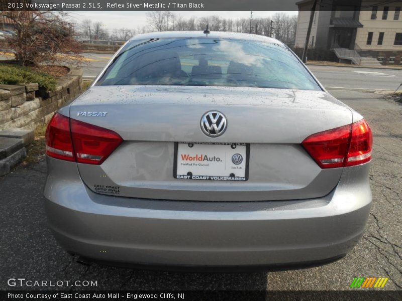 Reflex Silver Metallic / Titan Black 2013 Volkswagen Passat 2.5L S