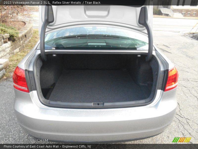 Reflex Silver Metallic / Titan Black 2013 Volkswagen Passat 2.5L S