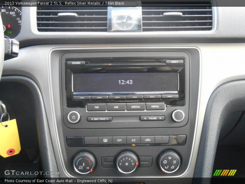 Reflex Silver Metallic / Titan Black 2013 Volkswagen Passat 2.5L S