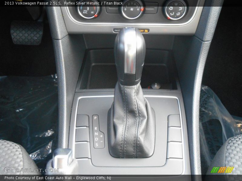 Reflex Silver Metallic / Titan Black 2013 Volkswagen Passat 2.5L S
