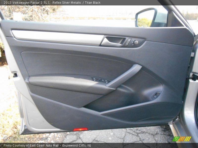 Reflex Silver Metallic / Titan Black 2013 Volkswagen Passat 2.5L S