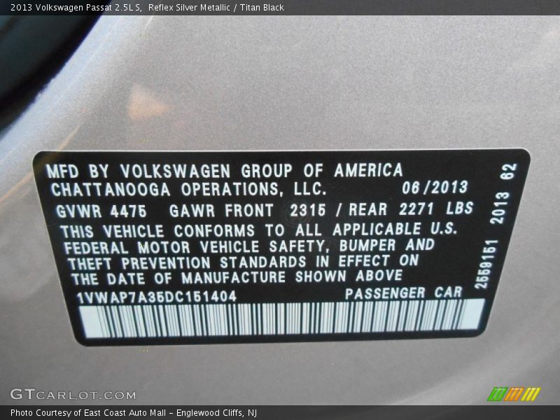 Reflex Silver Metallic / Titan Black 2013 Volkswagen Passat 2.5L S
