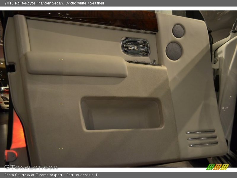 Arctic White / Seashell 2013 Rolls-Royce Phantom Sedan