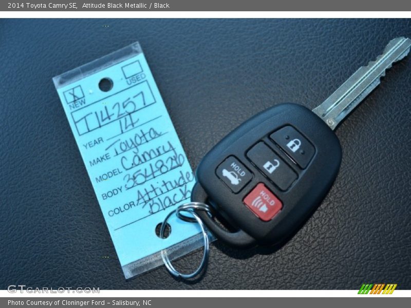 Attitude Black Metallic / Black 2014 Toyota Camry SE